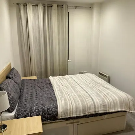 Private Double With Bath - 2 Bed Flat * Manchester