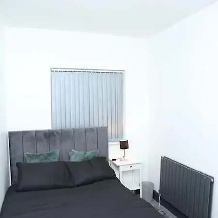 Full, Modern Family House In Salford Holiday home Manchester