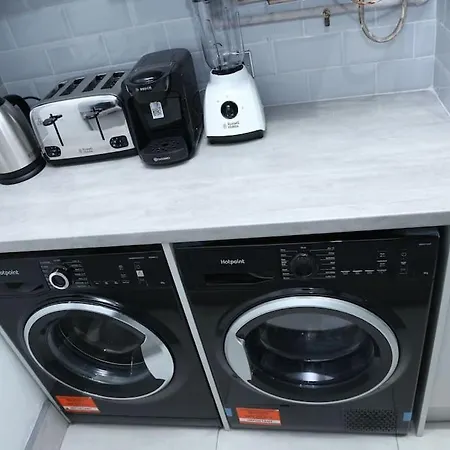 Full, Modern Family House In Salford Holiday home Manchester