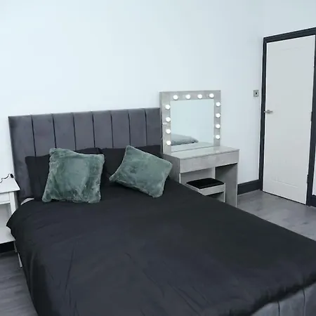 Casa vacanze Full, Modern Family House In Salford