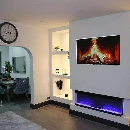 Full, Modern Family House In Salford * Manchester