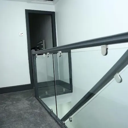 Holiday home Full, Modern Family House In Salford Manchester