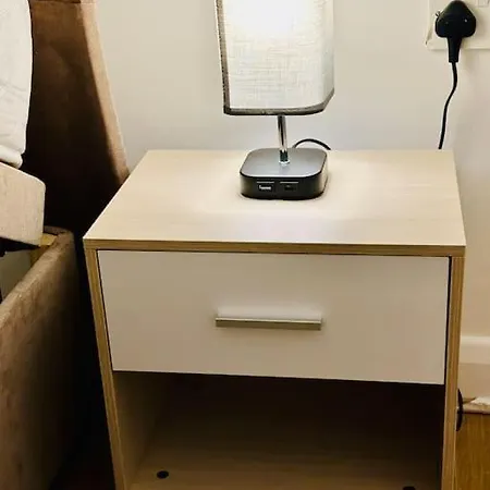 Stunning In Centre & Parking Apartament