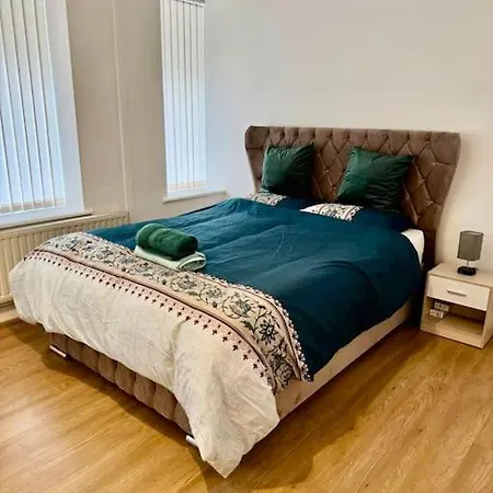 Apartment Stunning In Centre & Parking *