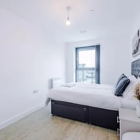 Centre - Luxury Two Bedroom * مانشستر