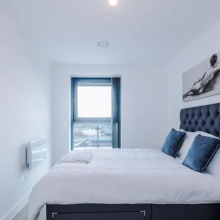 Centre - Luxury Two Bedroom *