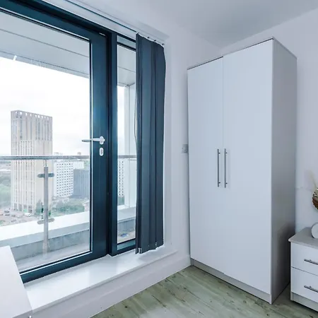 Centre - Luxury Two Bedroom * مانشستر