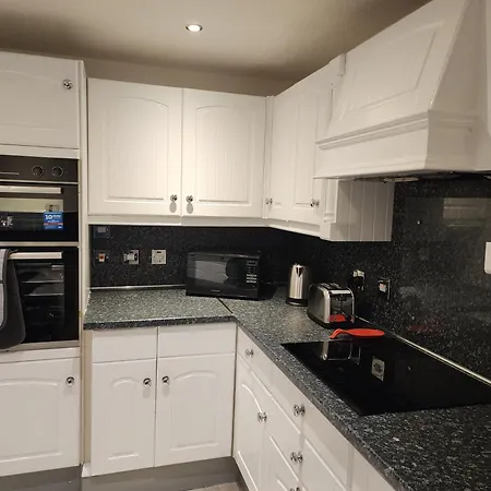 בית נופש Modern 2Bed House Family Contractor Friendly Free Parking Quiet Area *