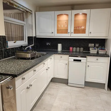 Modern 2Bed House Family Contractor Friendly Free Parking Quiet Area
