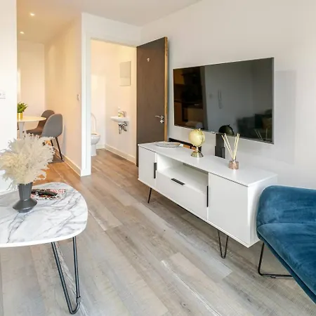 Apartment Morden 2 Bed Flat - Old Trafford *