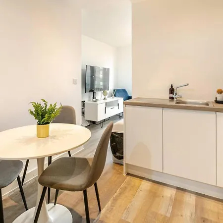 Apartment Morden 2 Bed Flat - Old Trafford