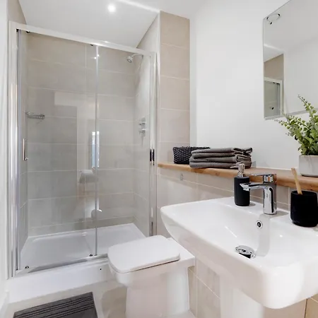 Stylish 2 Bedroom In Media City! Free Wifi Apartment
