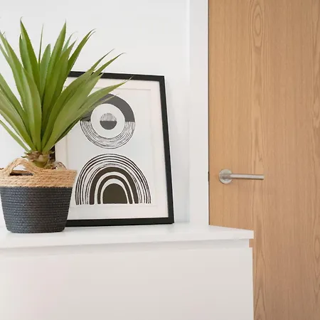 Apartment Stylish 2 Bedroom In Media City! Free Wifi *