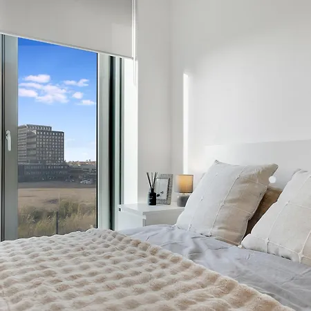 Stylish 2 Bedroom In Media City! Free Wifi * Манчестер