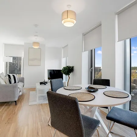 Apartment Stylish 2 Bedroom In Media City! Free Wifi *