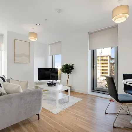 Apartment Stylish 2 Bedroom In Media City! Free Wifi