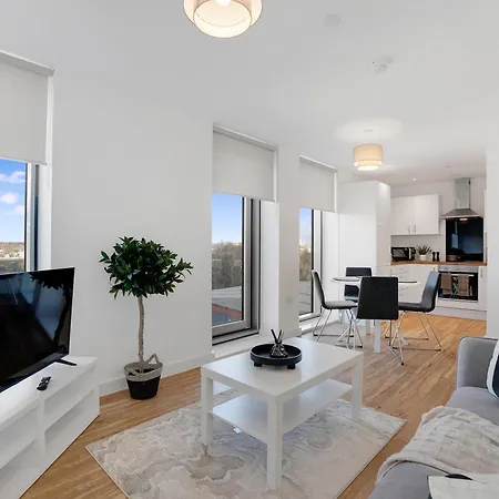 Stylish 2 Bedroom In Media City! Free Wifi Apartment *