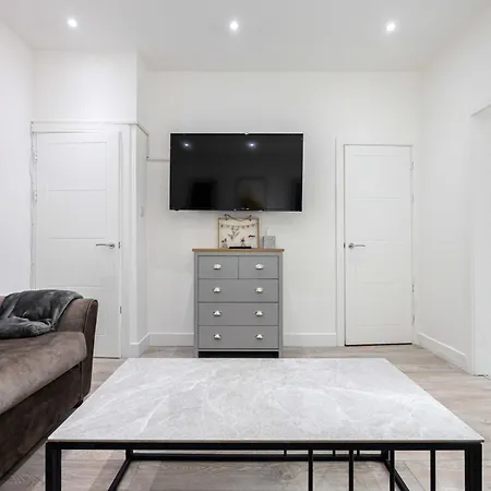 Newly Refurbished 4bedroom House Nr Centre Holiday home Manchester