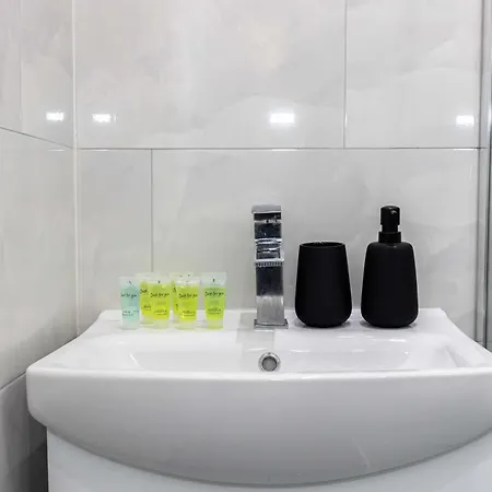 Newly Refurbished 4bedroom House Nr Centre Holiday home Manchester