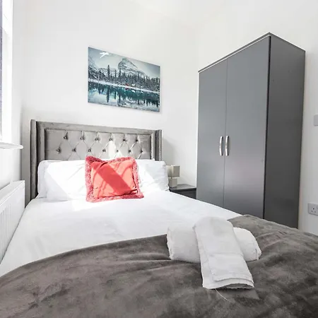 Newly Refurbished 4bedroom House Nr Centre Prázdninový dům