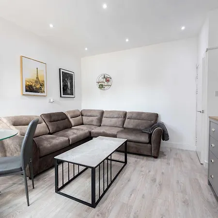 Holiday home Newly Refurbished 4bedroom House Nr Centre Manchester