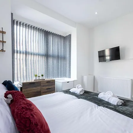 Newly Refurbished 4bedroom House Nr Centre *