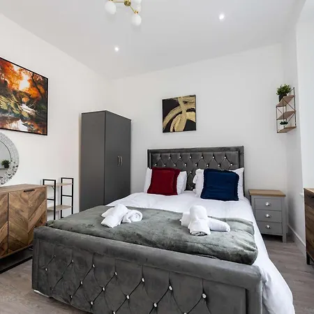 Newly Refurbished 4bedroom House Nr Centre Prázdninový dům *