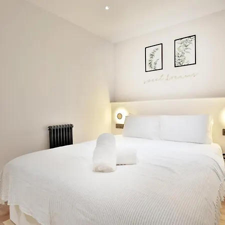 Holiday home Stunning Luxury Townhouse In Centre Of *