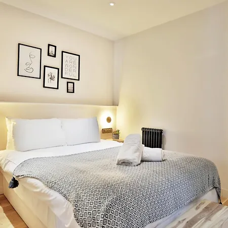 Stunning Luxury Townhouse In Centre Of Holiday home Manchester