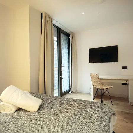 Stunning Luxury Townhouse In Centre Of