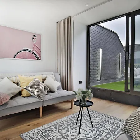 Stunning Luxury Townhouse In Centre Of *