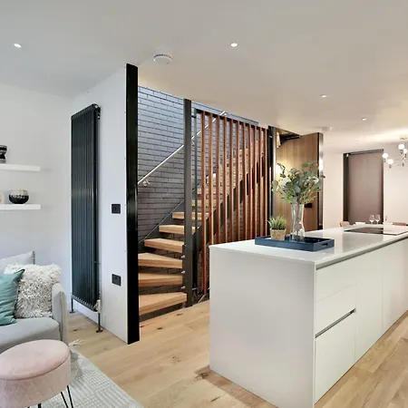 Stunning Luxury Townhouse In Centre Of Holiday home *