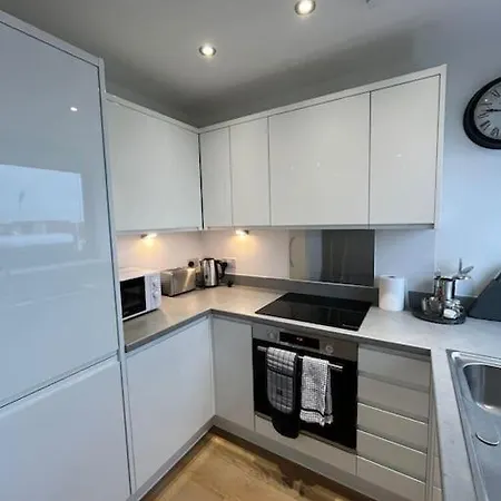 Modern & Spacious 2 Bed By Old Trafford アパート *