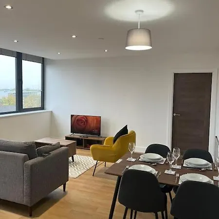 Modern & Spacious 2 Bed By Old Trafford アパート