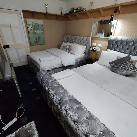 Clayton Homestay