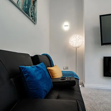 Casa de Férias House - Sleeps 7 - Parking - Garden - Near Stn