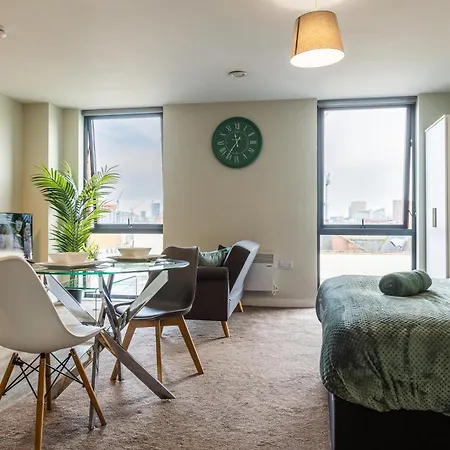 Spacious Studio, Centre , Salford *