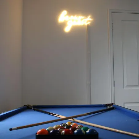 Modern Townhouse-free Parking-pool Table Holiday home