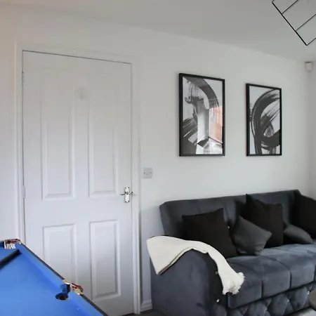 Holiday home Modern Townhouse-free Parking-pool Table