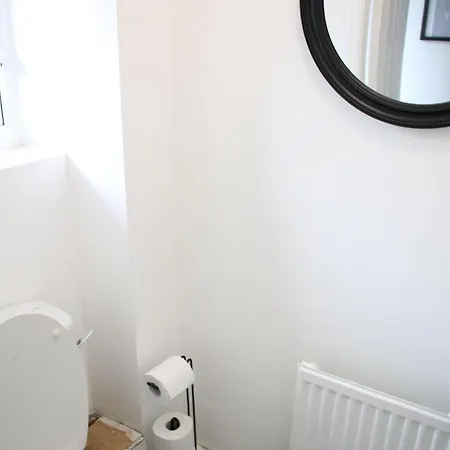 Modern Townhouse-free Parking-pool Table *