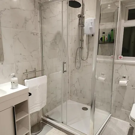 Modern 2Bed House Family Contractor Friendly Free Parking Quiet Area *