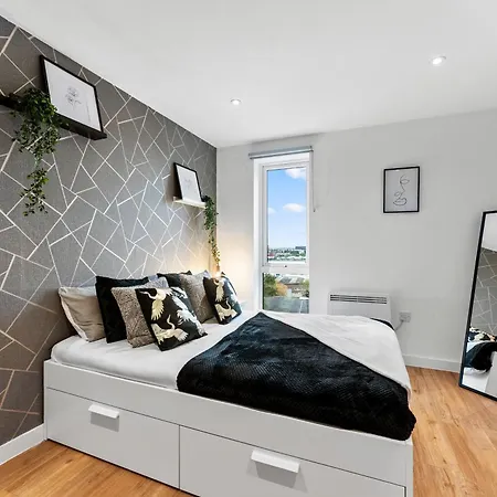 3 Bed 3 Bath Bath Penthouse - Parking Apartament