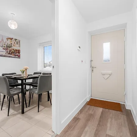 Luxurious Stylish Modern Manchester