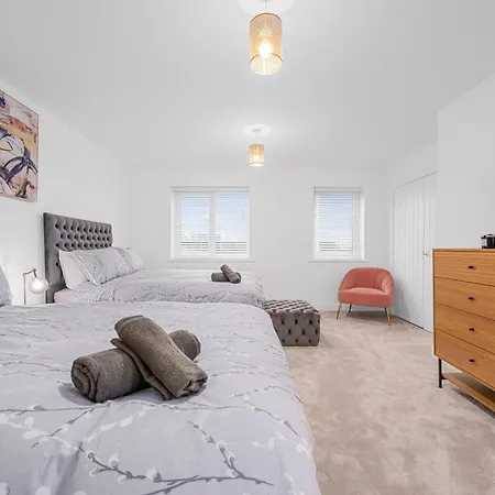 Luxurious Stylish Modern Manchester