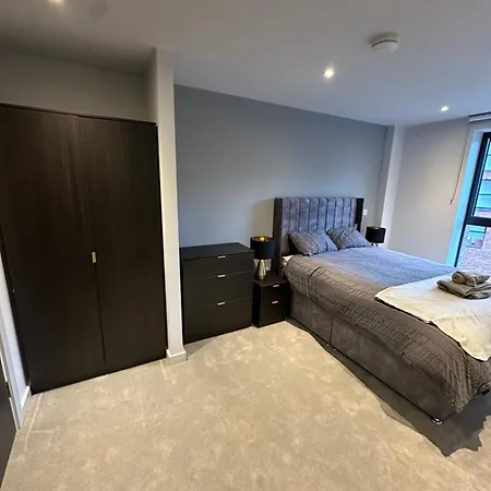 Spacious Modern 2 Bedroom * Манчестер