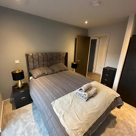 Spacious Modern 2 Bedroom Апартаменты *