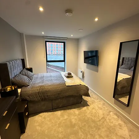 Spacious Modern 2 Bedroom مانشستر