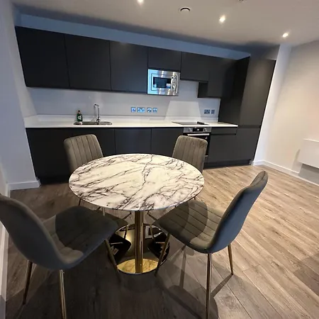 Spacious Modern 2 Bedroom * Манчестер