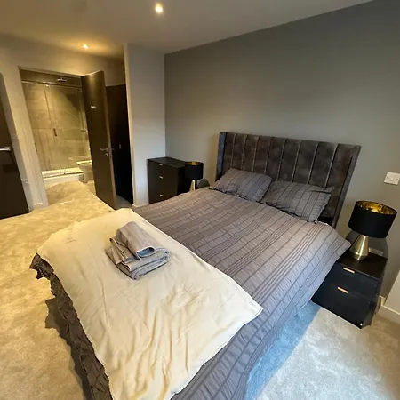 Apartment Spacious Modern 2 Bedroom