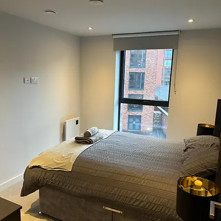 Apartment Spacious Modern 2 Bedroom Manchester
